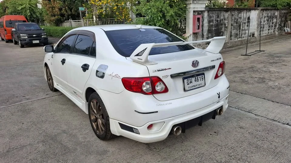 2010 Toyota Corolla Altis X (E140) 3