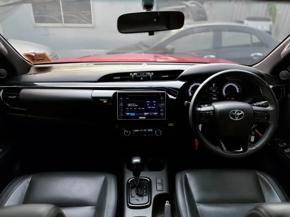 2019 Toyota Hilux VIII 2