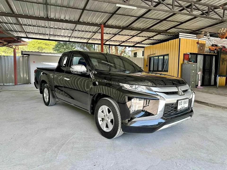 2022 Mitsubishi Triton V 3