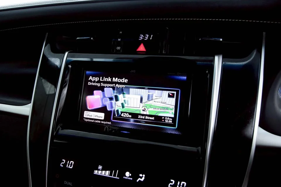 2014 Toyota Harrier III 2