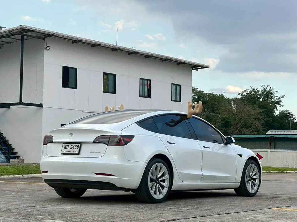 2023 Tesla Model 3 3