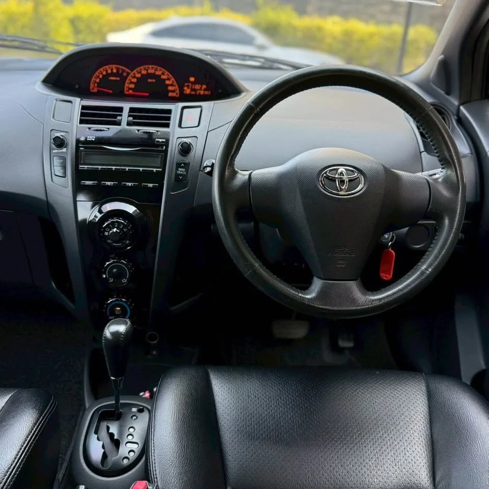 2006 Toyota Yaris II 2