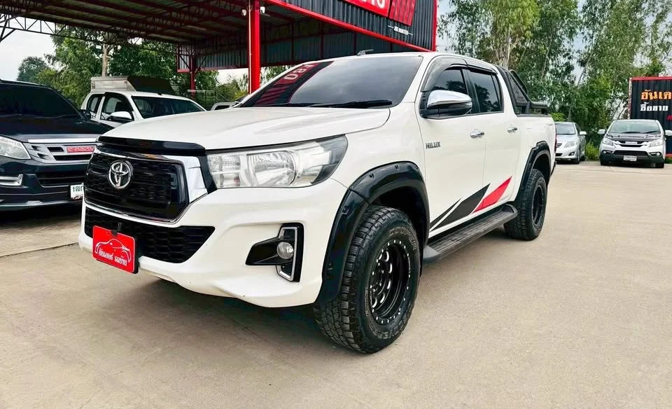 2018 Toyota Hilux VIII 2