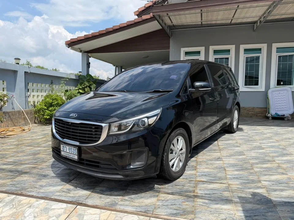 2015 Kia Carnival III 3