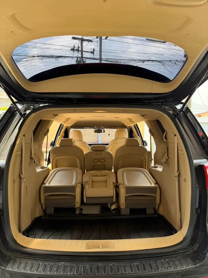 2015 Kia Carnival III 2