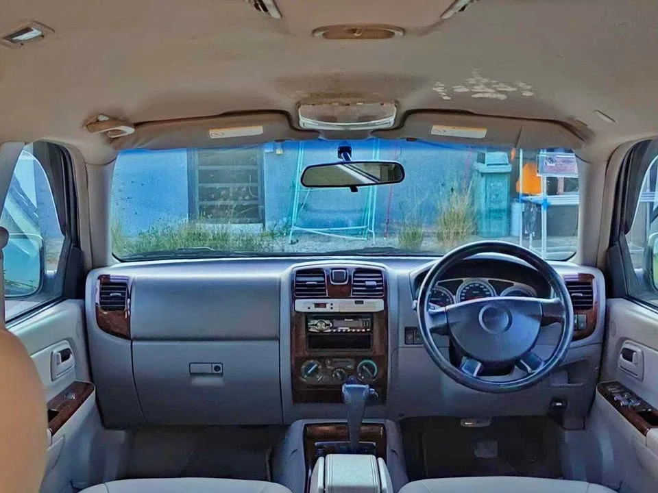 2006 Isuzu MU-7 2