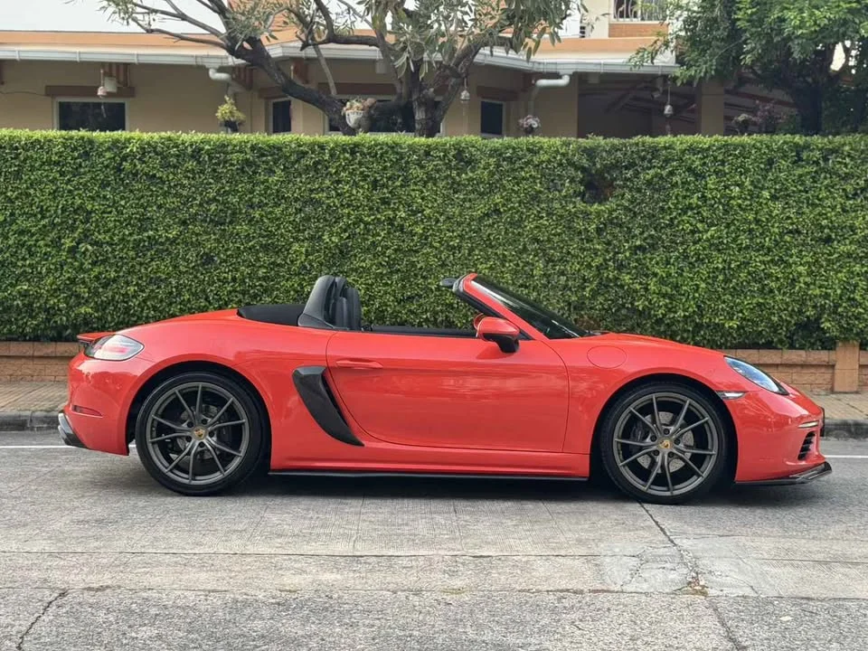 2018 Porsche 718 Boxster and Cayman IV 3