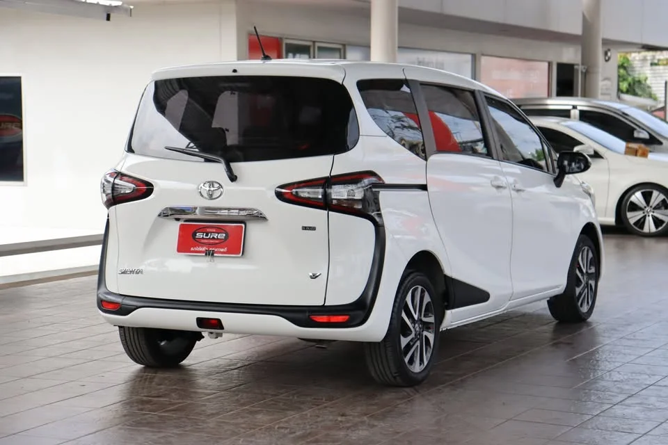 2017 Toyota Sienta II 3