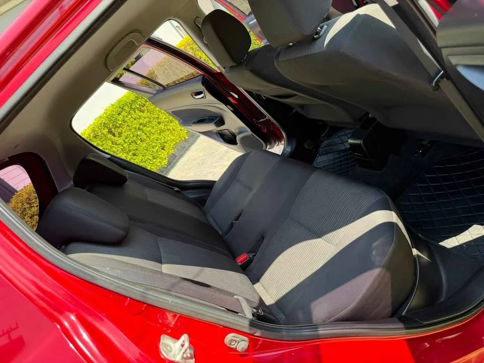 2012 Suzuki Swift II 3