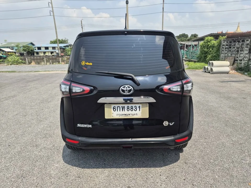 2017 Toyota Sienta II 3
