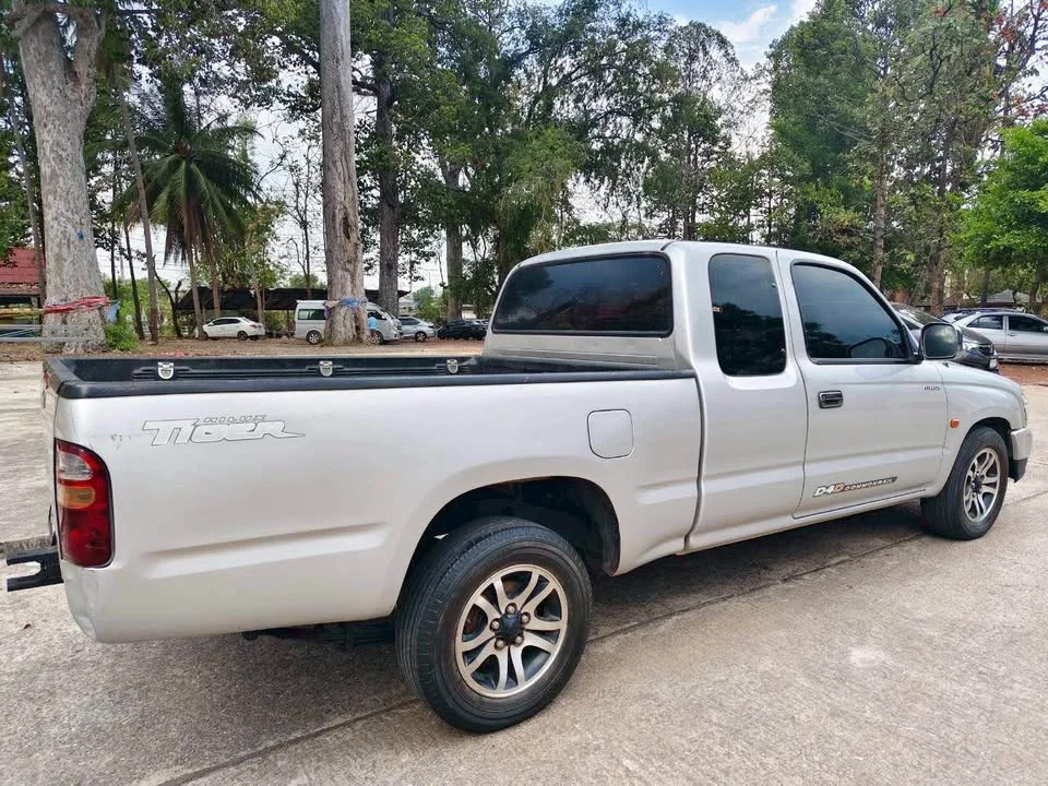 2003 Toyota Hilux Tiger VI 2