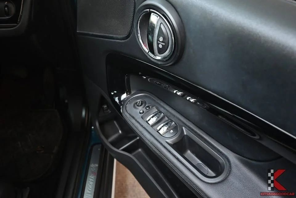 2017 Mini Hatch  III 3