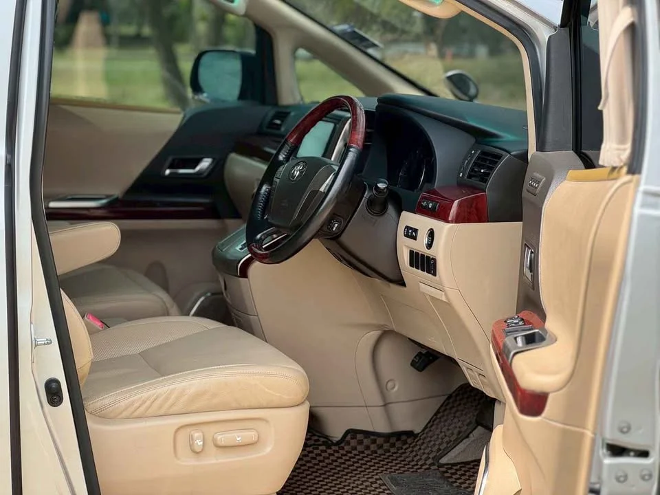 2010 Toyota Alphard, Vellfire II (AH20) 3