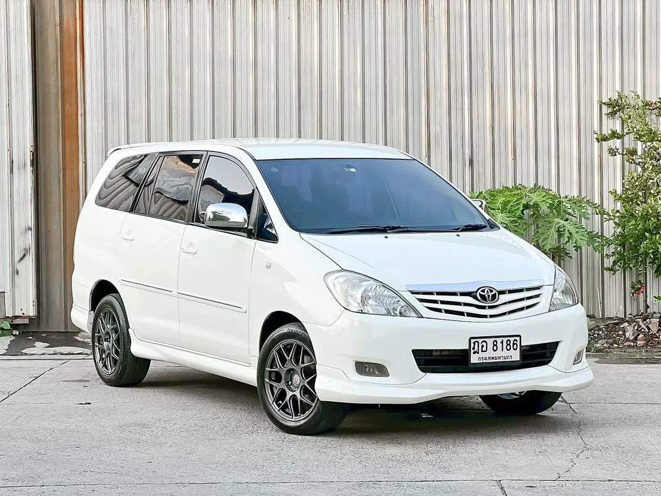 2010 Toyota Innova I 2