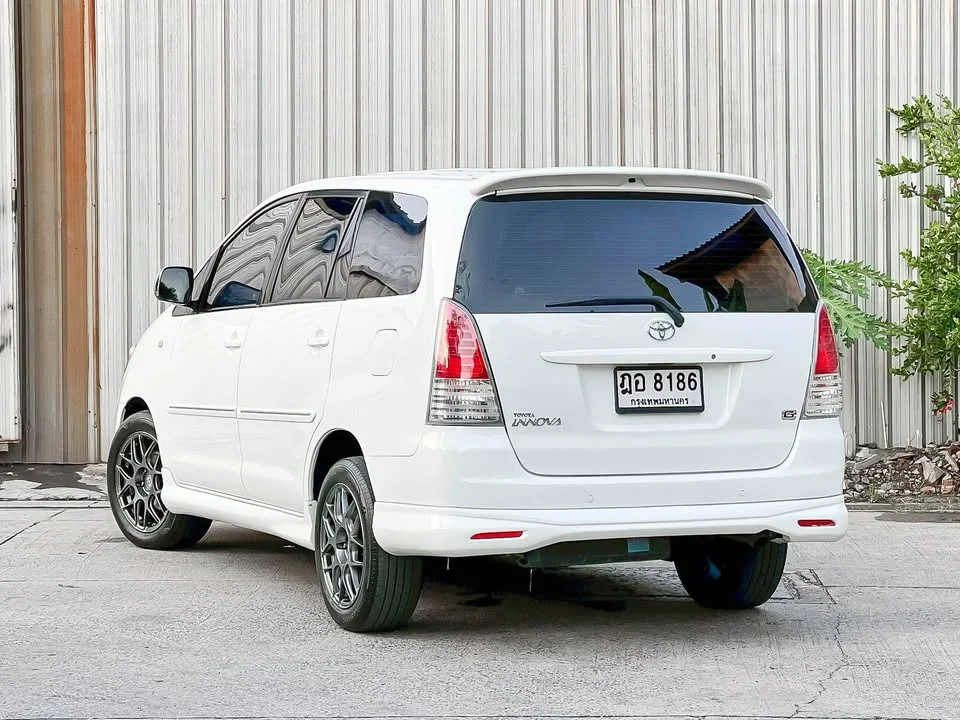 2010 Toyota Innova I 3