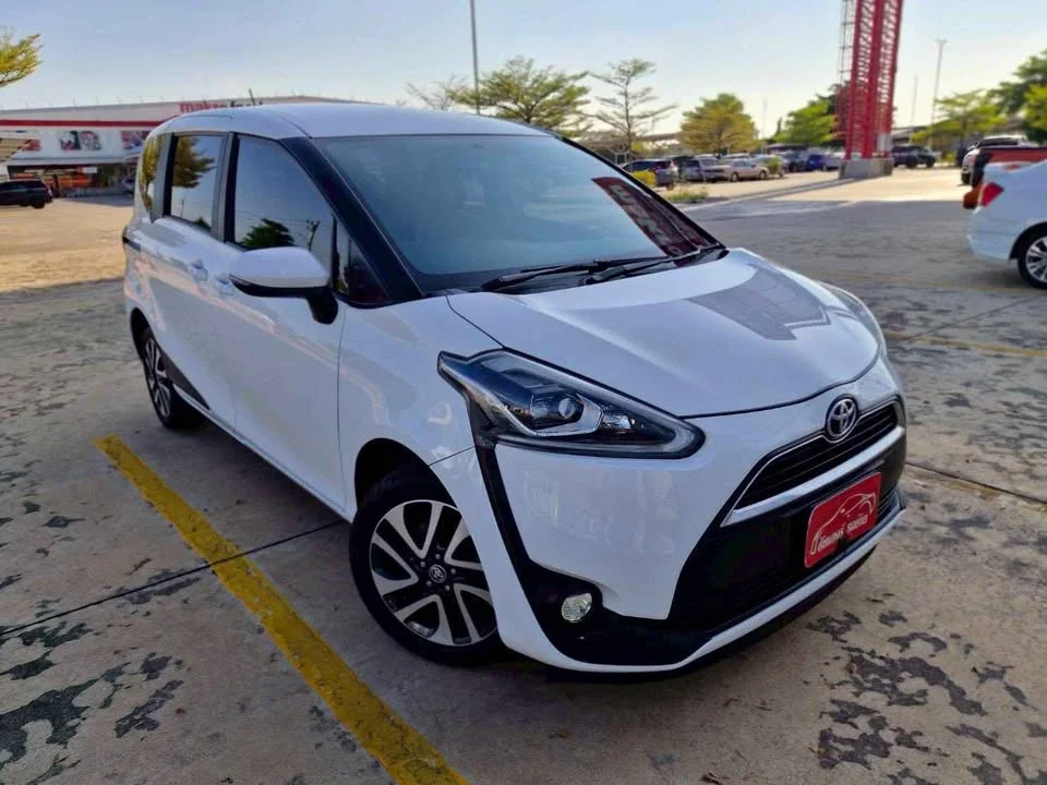 2017 Toyota Sienta II 2