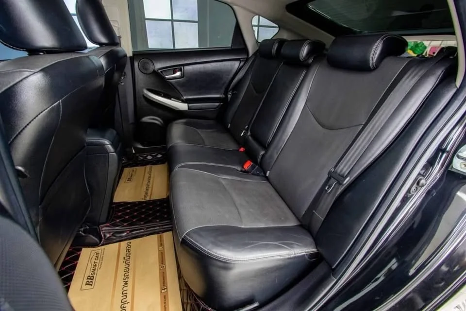 2012 Toyota Prius III 2