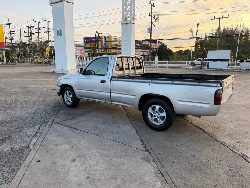 2003 Toyota Hilux Tiger VI 3