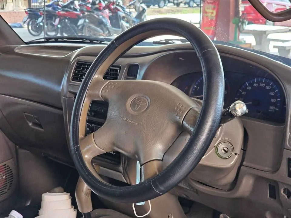 2003 Toyota Hilux Tiger VI 2