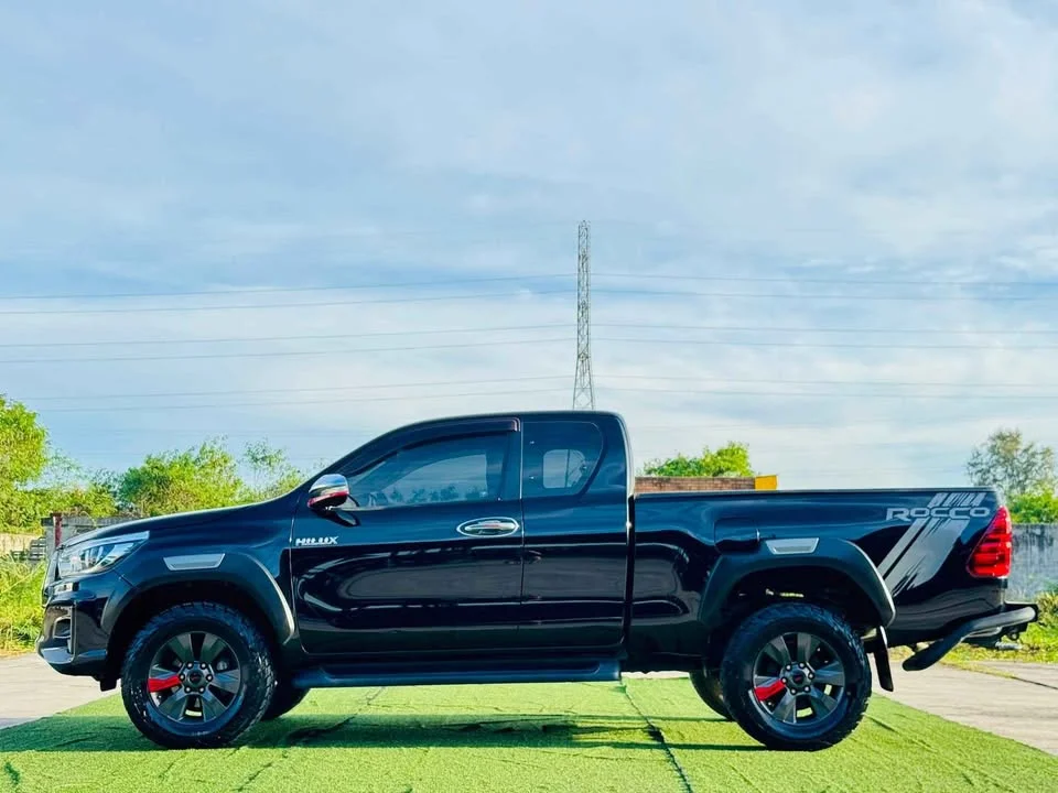 2017 Toyota Hilux VIII 2