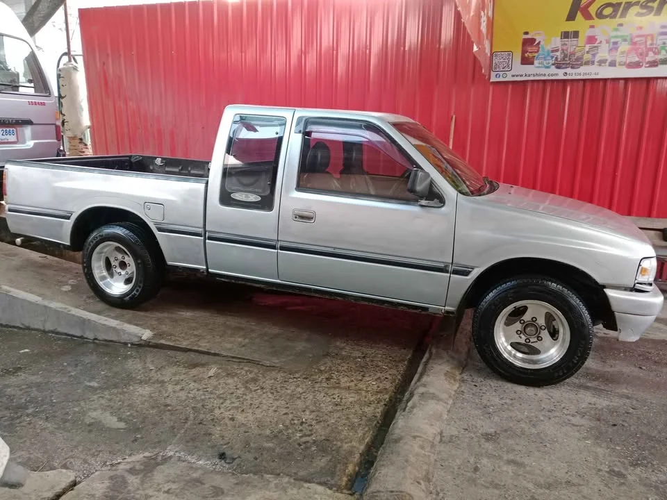1996 Isuzu TFR III 2