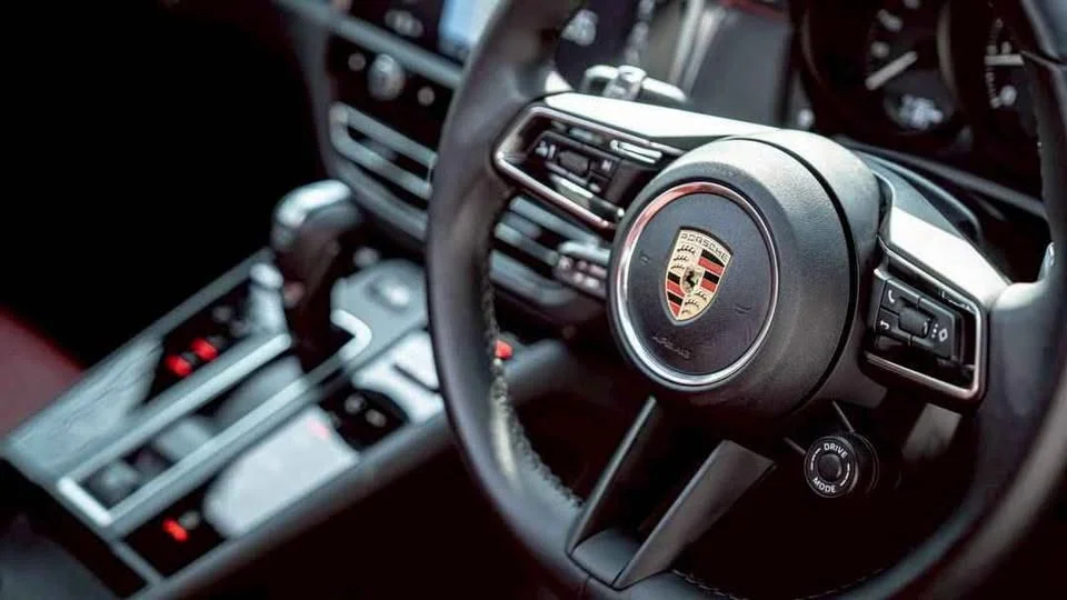 2023 Porsche Macan I 3