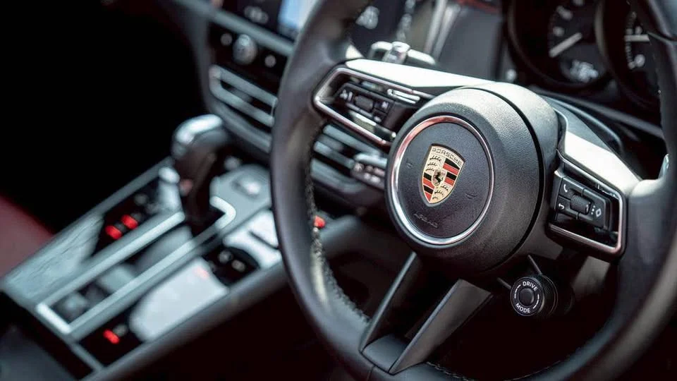 2023 Porsche Macan I 3