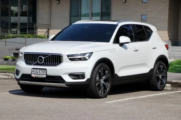 2020 Volvo XC40 2