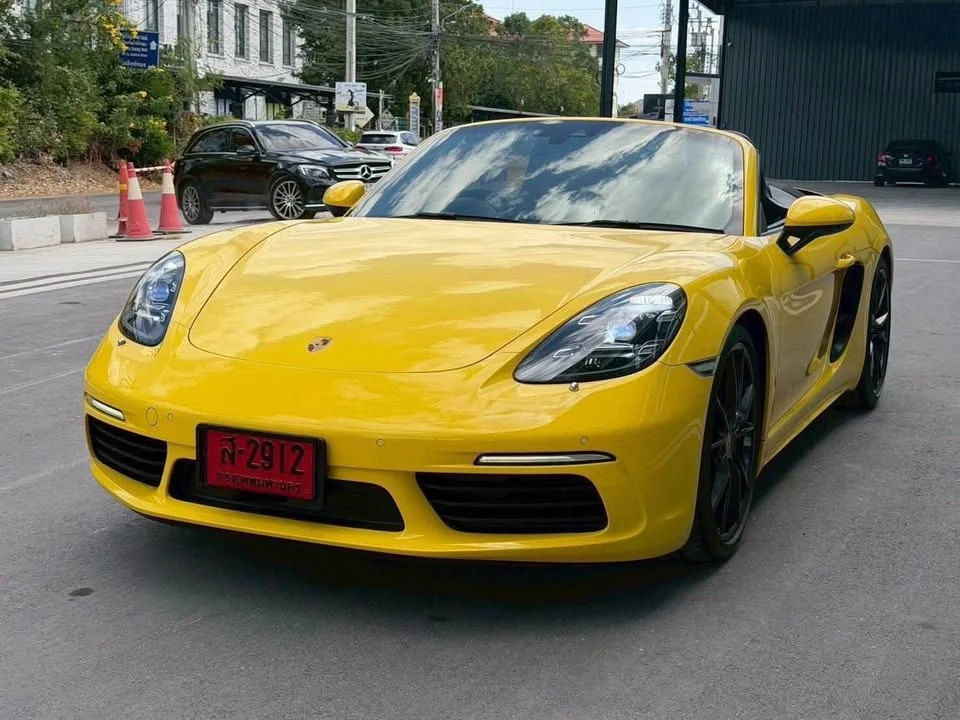 2017 Porsche 718 Boxster and Cayman IV 2