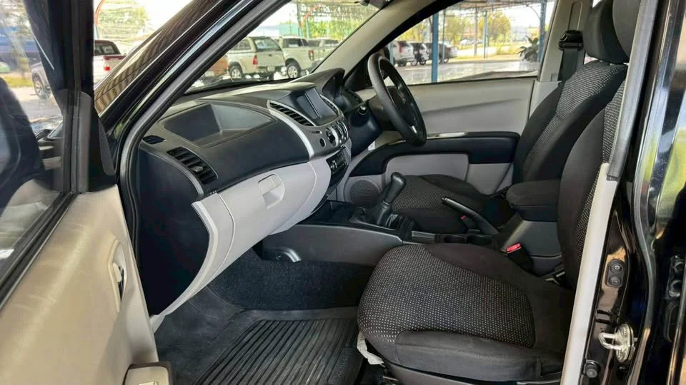 2012 Mitsubishi Triton IV 2