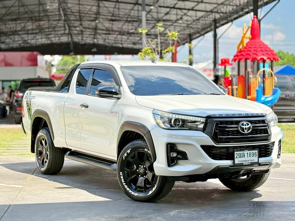 2019 Toyota Hilux VIII 2