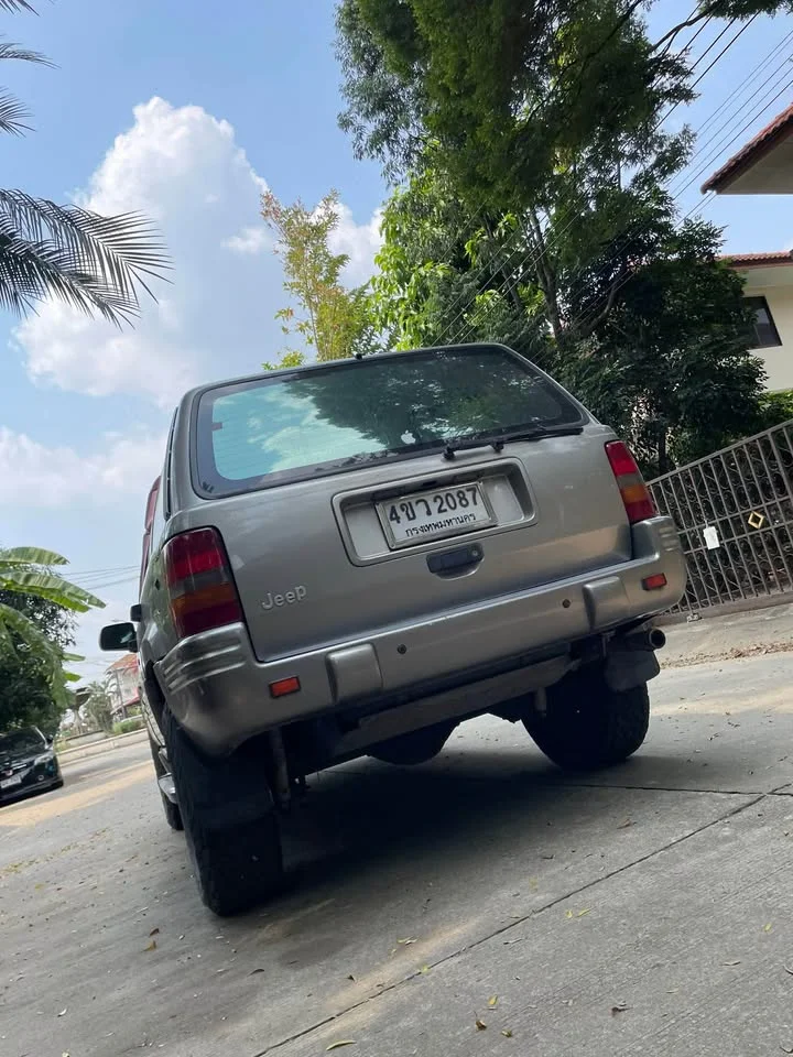 1997 Jeep Grand Cherokee ZJ 2