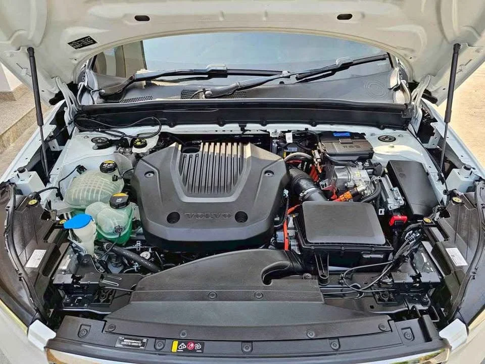 2023 Volvo XC40 2