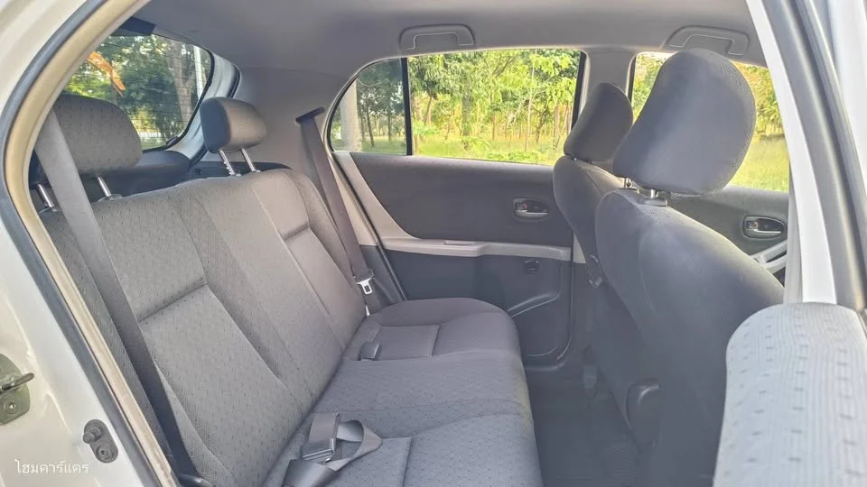 2010 Toyota Yaris II 2