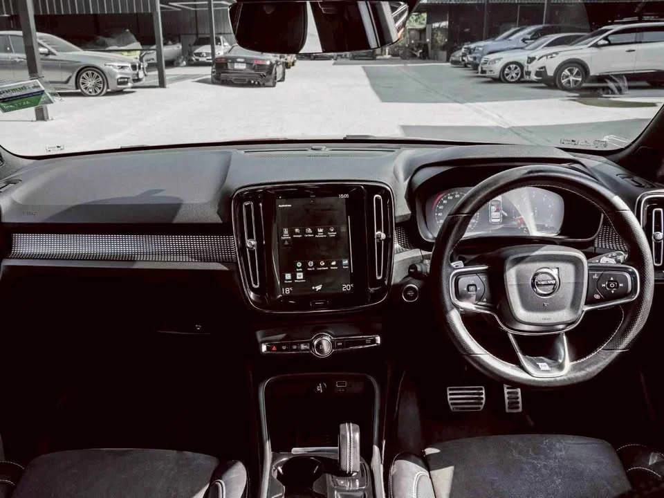 2019 Volvo XC40 2