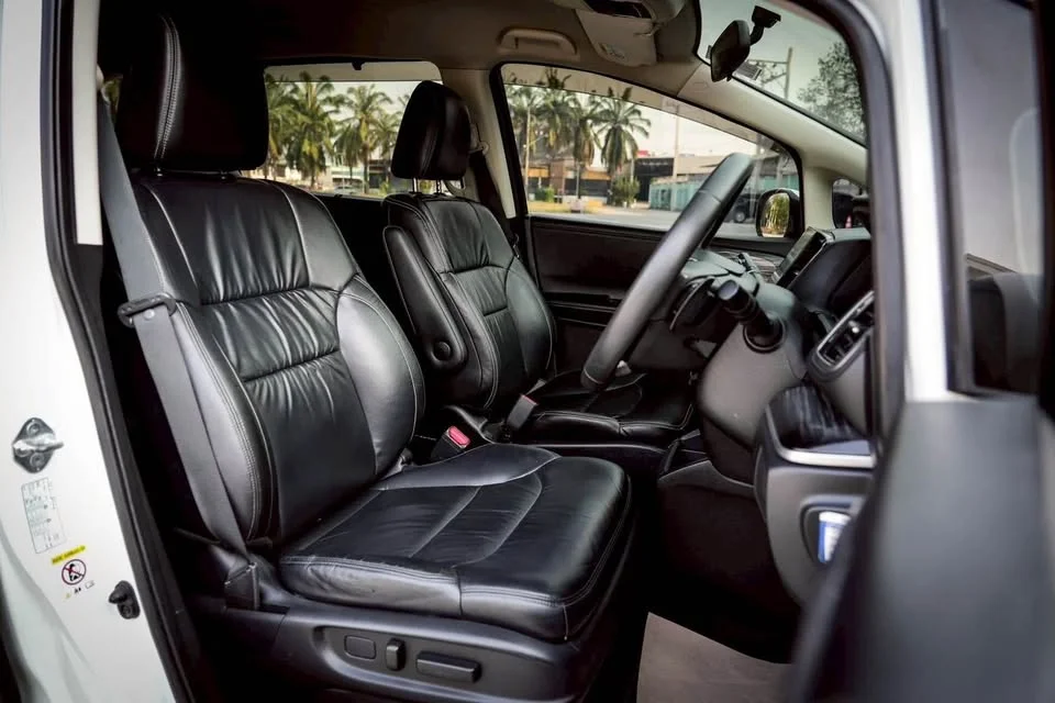 2015 Honda Odyssey V 2