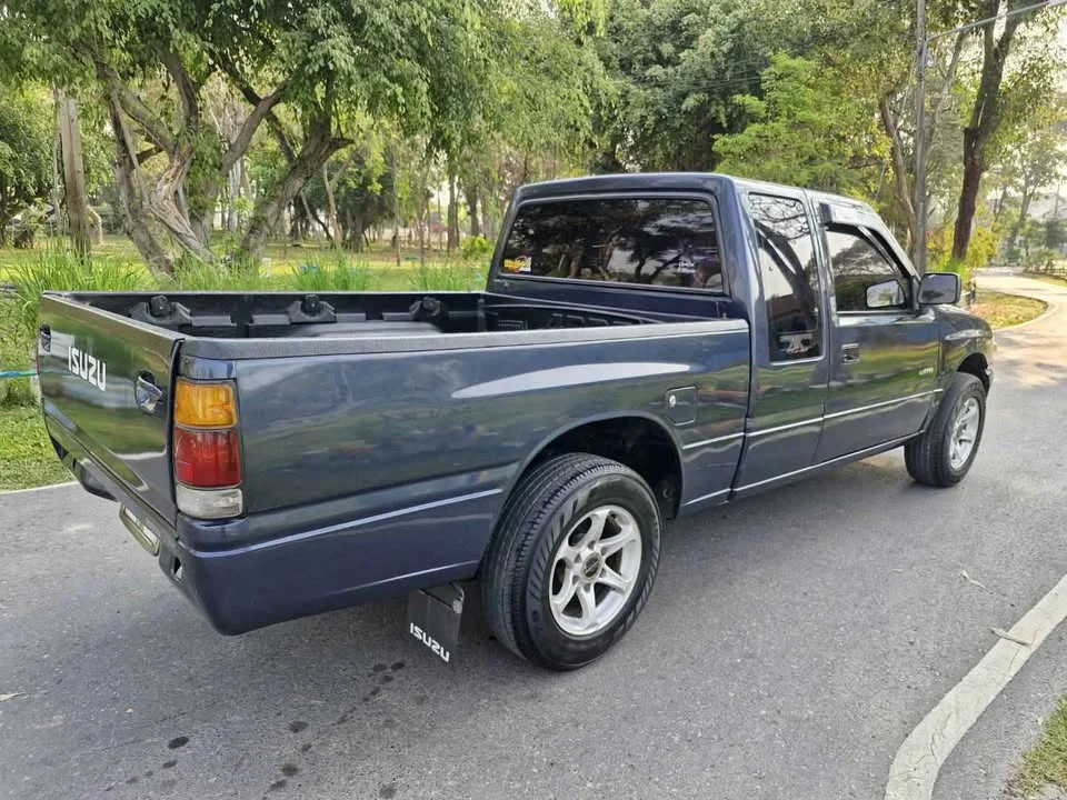 1996 Isuzu TFR III 2