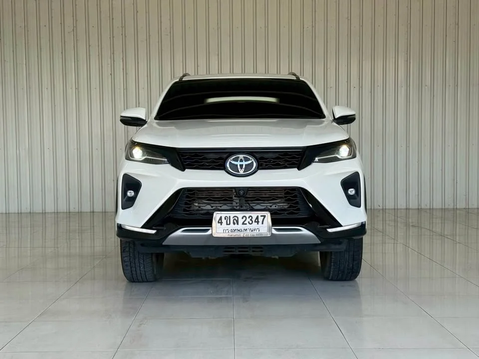 2023 Toyota Fortuner II 3