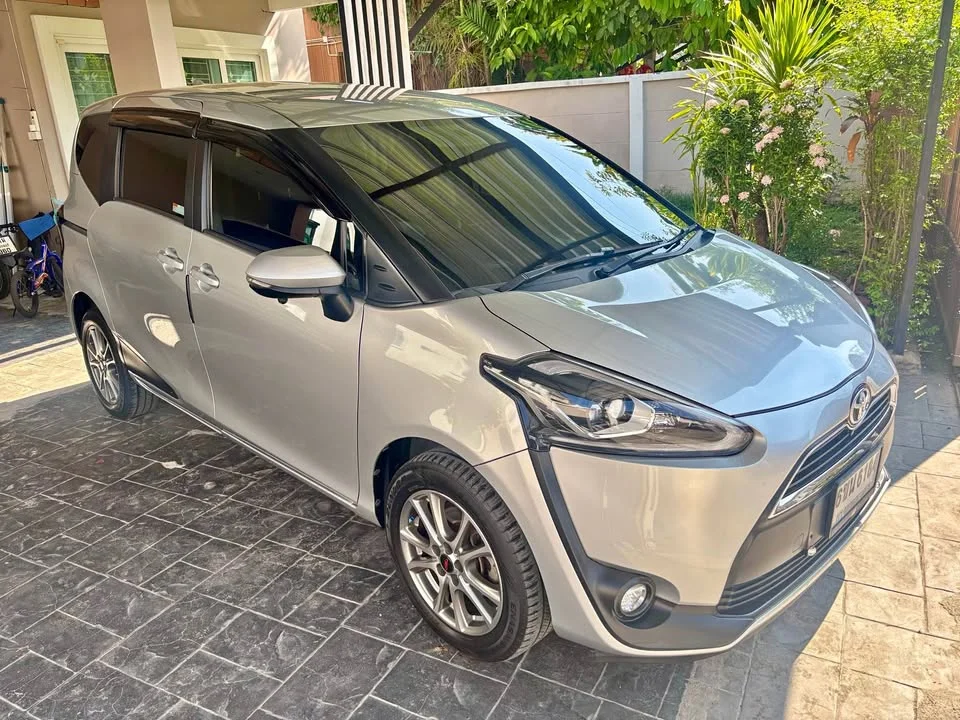 2016 Toyota Sienta II 3