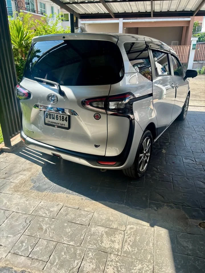 2016 Toyota Sienta II 2