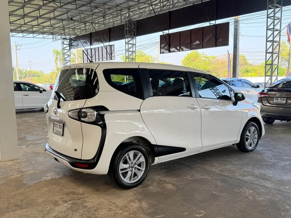 2018 Toyota Sienta II 2