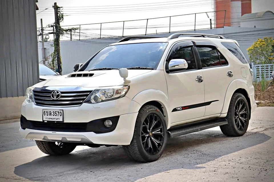 2012 Toyota Fortuner I 3