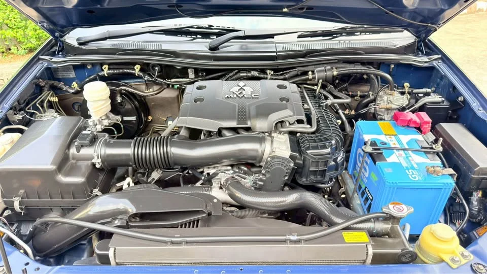 2012 Mitsubishi Pajero Sport II 2