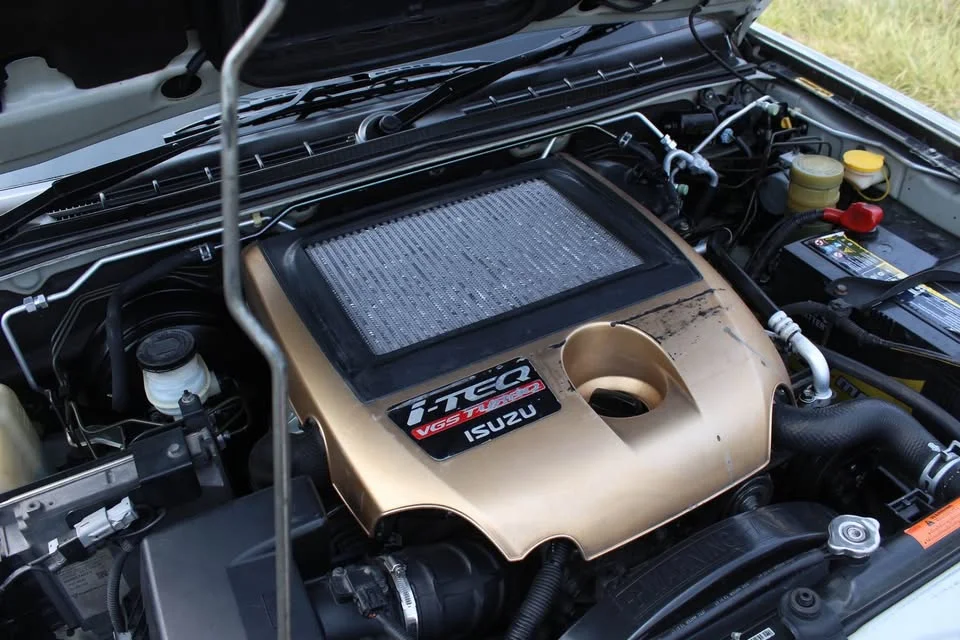 2008 Isuzu MU-7 2