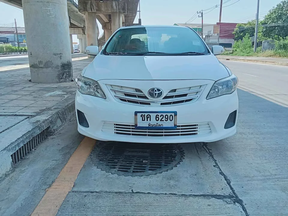 2013 Toyota Corolla Altis X (E140) 3