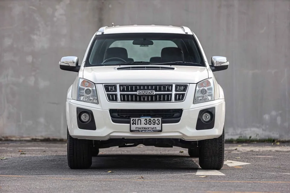 2011 Isuzu MU-7 2