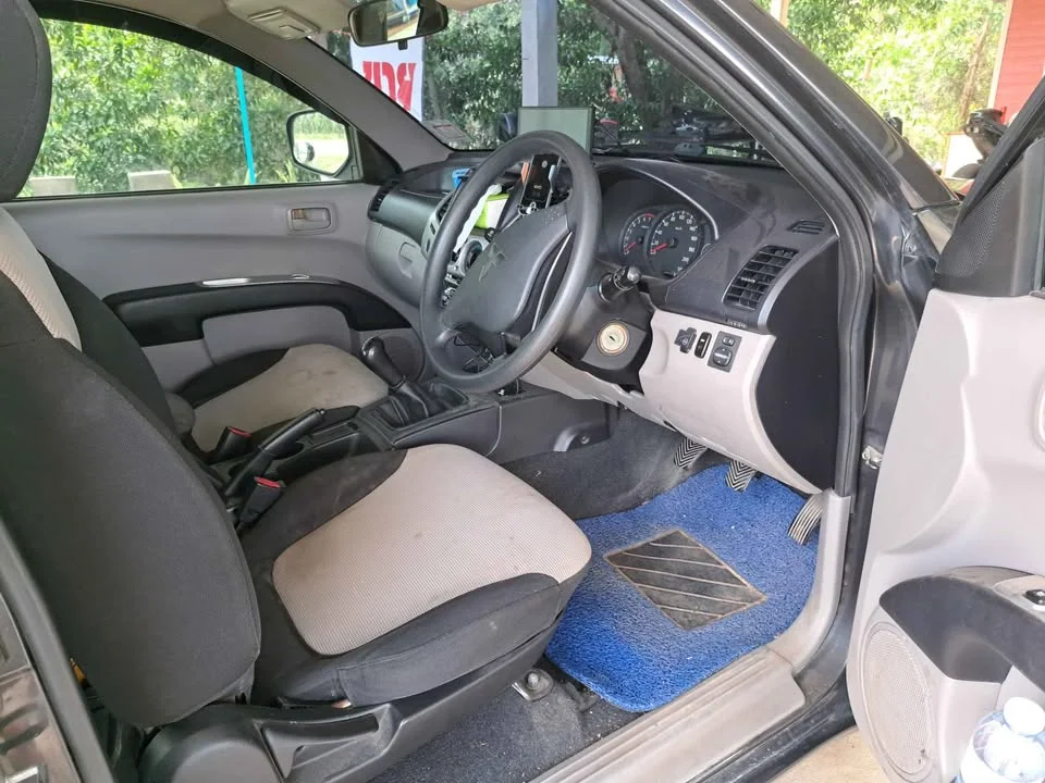 2011 Mitsubishi Triton IV 3