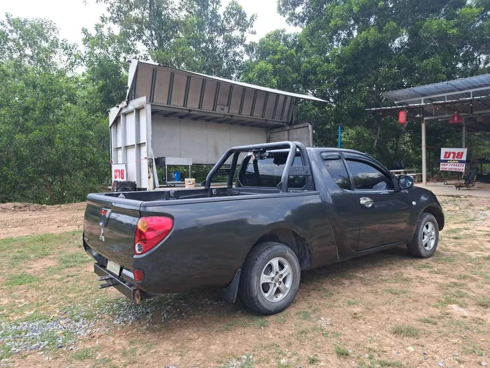2011 Mitsubishi Triton IV 2