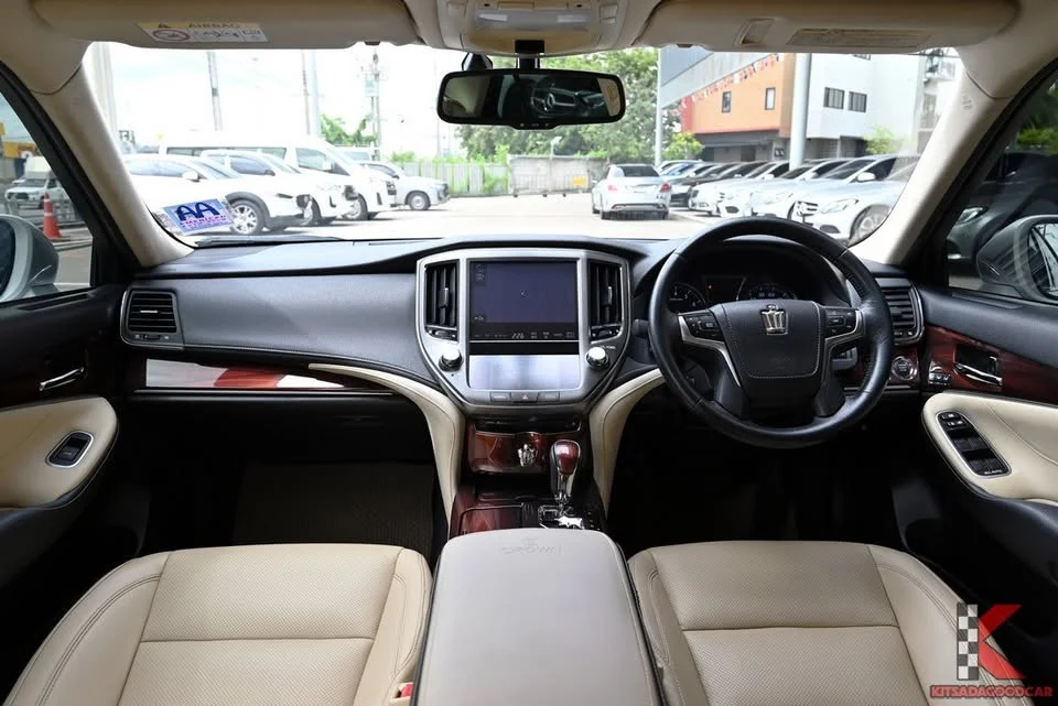 2014 Toyota Crown Majesta VI (S210) 3