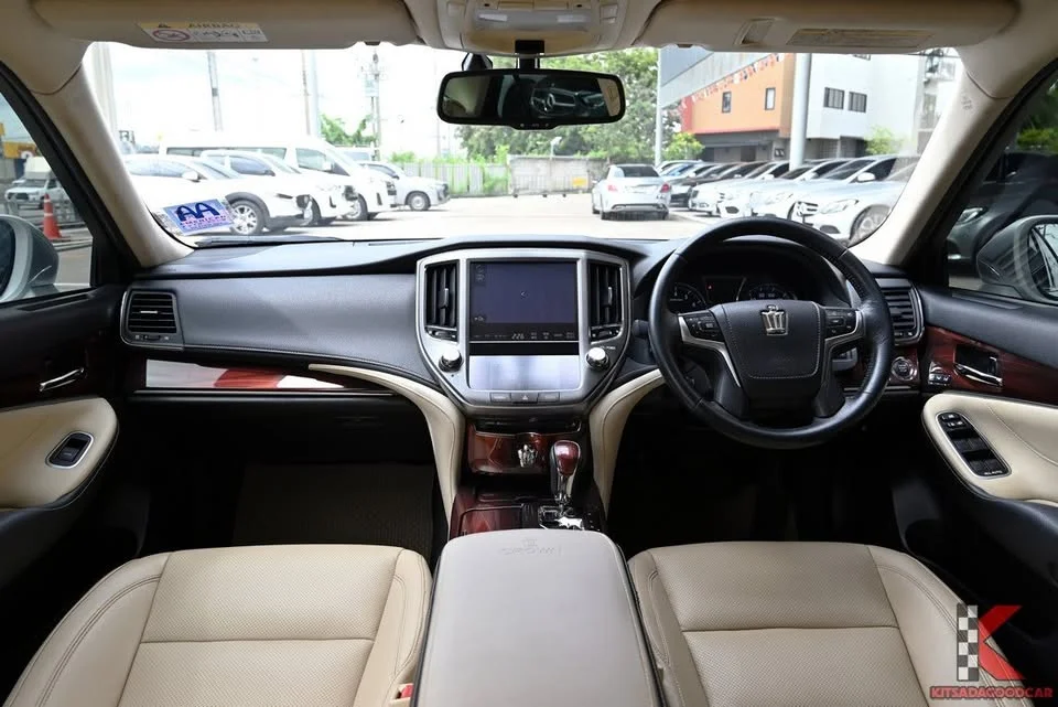 2014 Toyota Crown Majesta VI (S210) 3